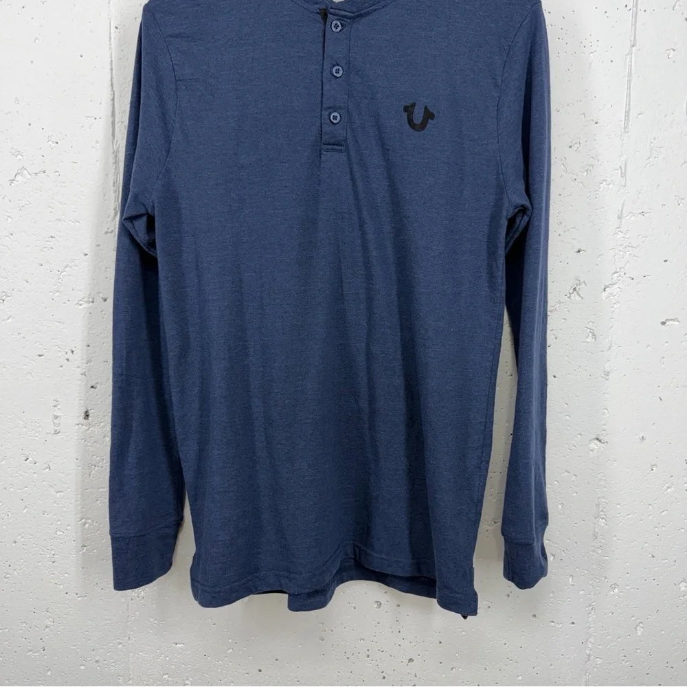 True Religion Men’s size Medium Navy Blue Horseshoe Logo Henley Shirt